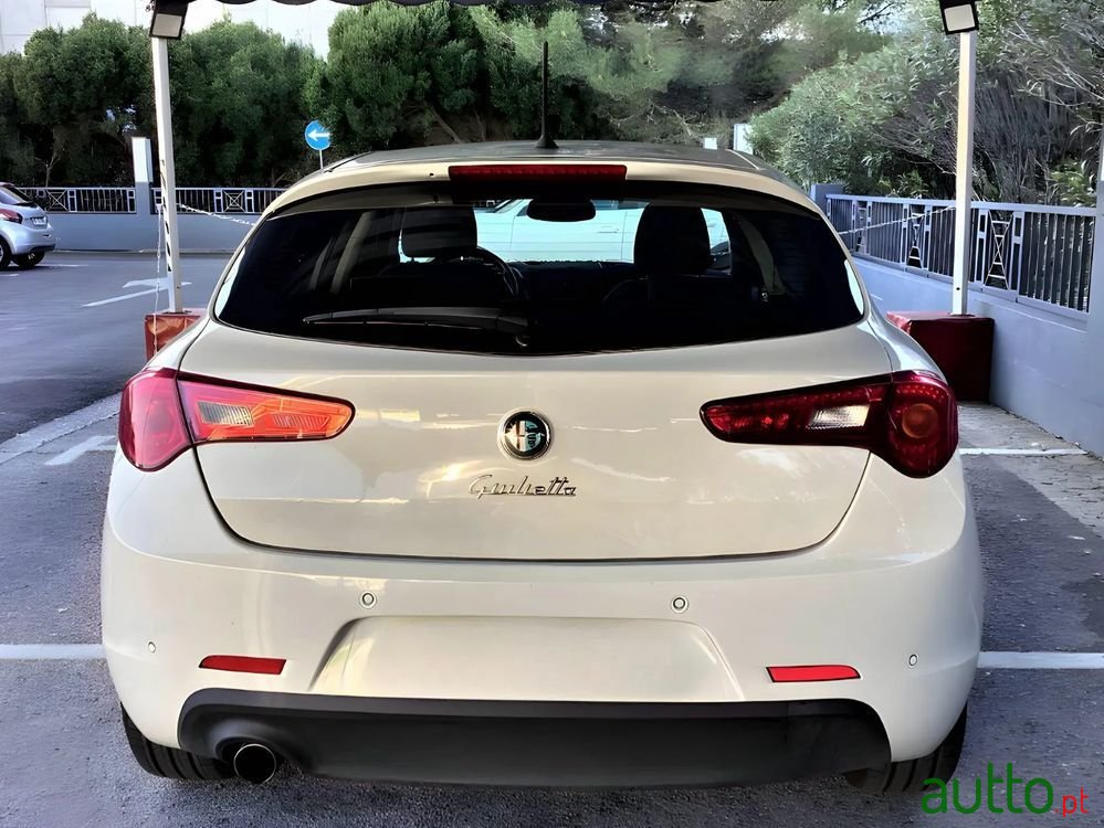 2014' Alfa Romeo Giulietta photo #4