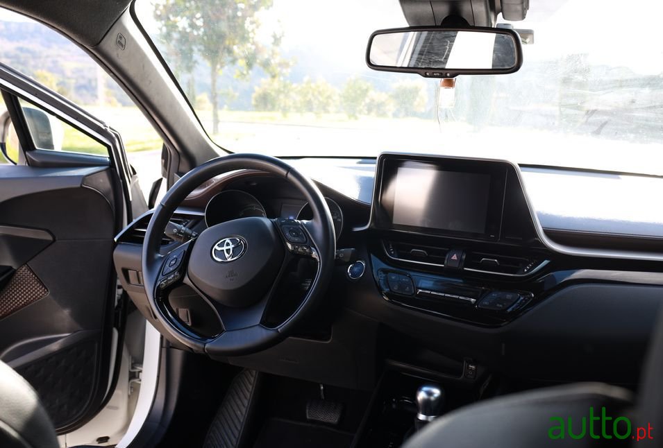 2019' Toyota C-Hr photo #5