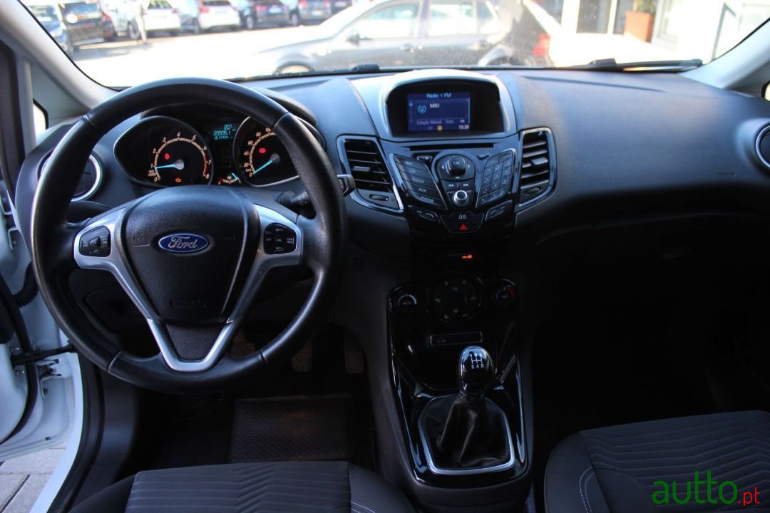 2013' Ford Fiesta photo #6