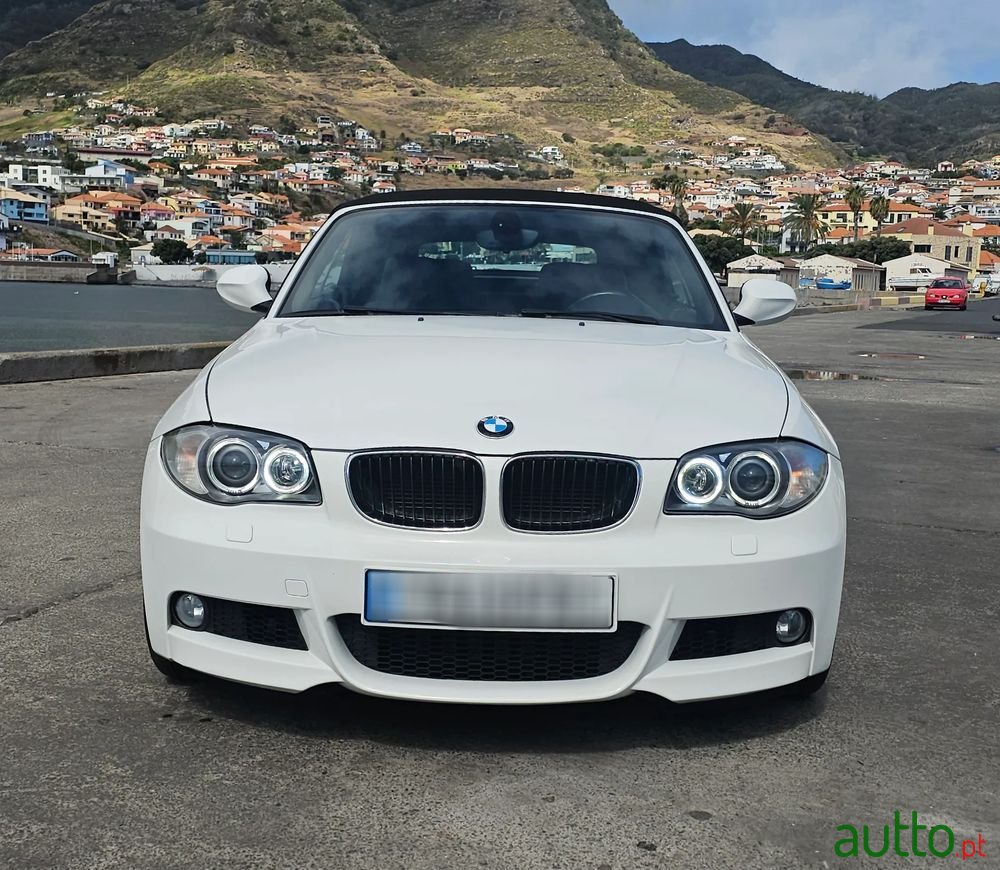 2011' BMW Série 1 D Cabrio photo #2