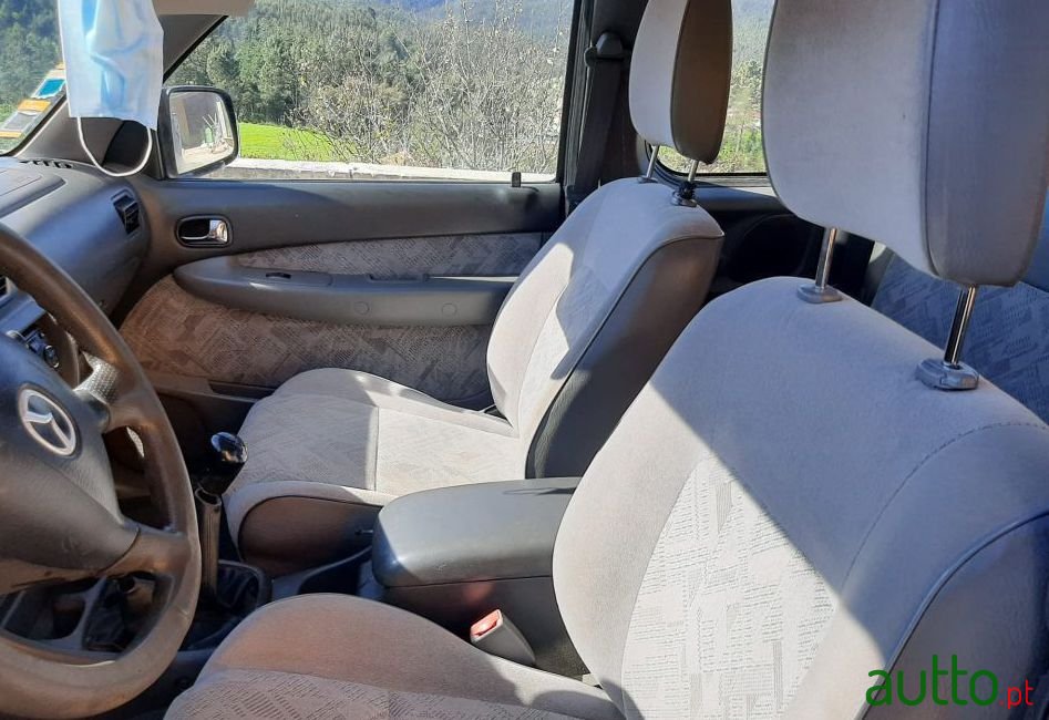 2004' Mazda B2500 photo #2