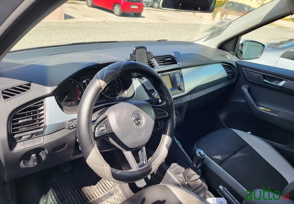 2016' Skoda Fabia Break photo #5