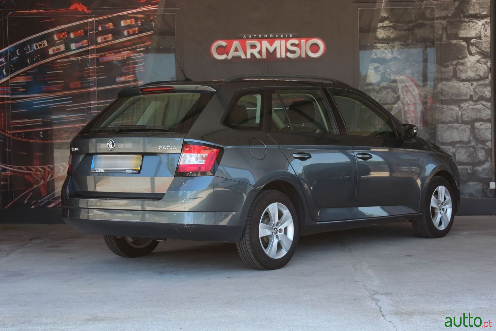 2017' Skoda Fabia Break photo #3