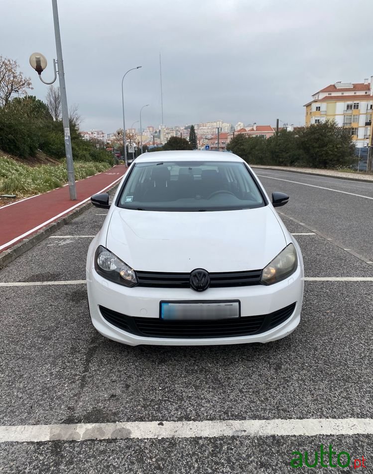 2011' Volkswagen Golf 1.6 Tdi Edition photo #1