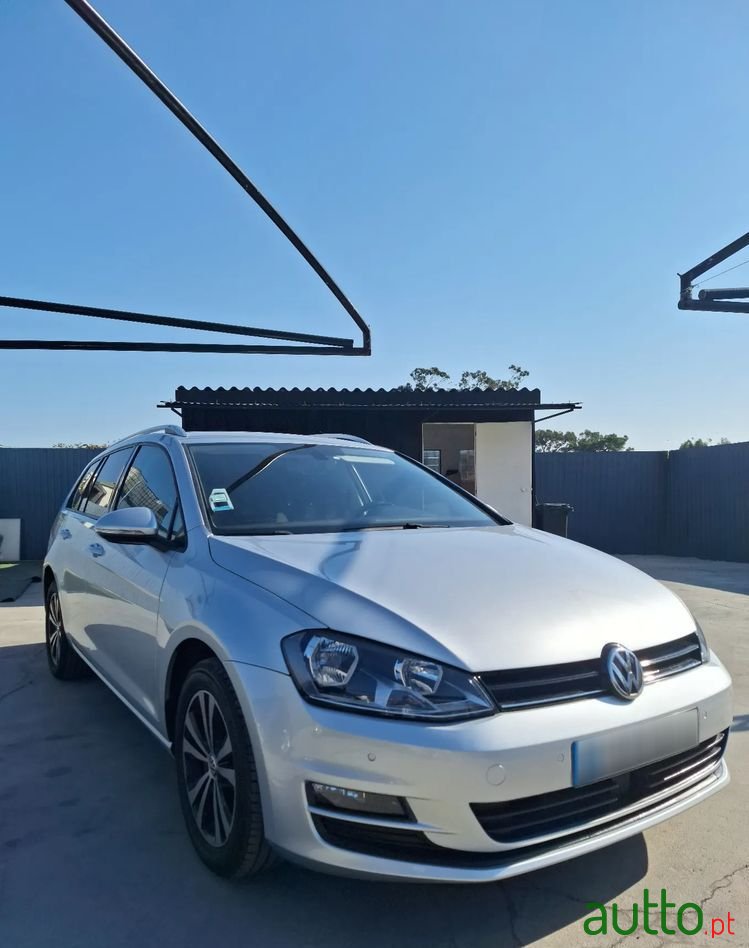 2017' Volkswagen Golf Variant photo #2