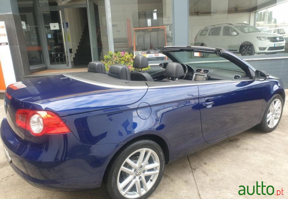 2009' Volkswagen Eos photo #4