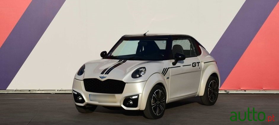 2011' Microcar Cargo photo #1