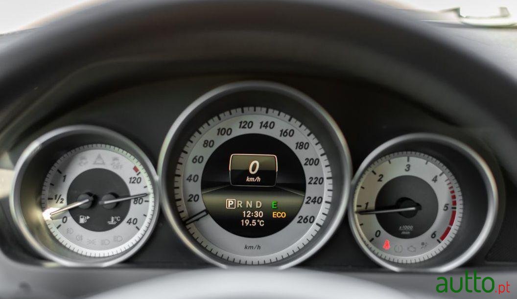 2013' Mercedes-Benz C-220 photo #4