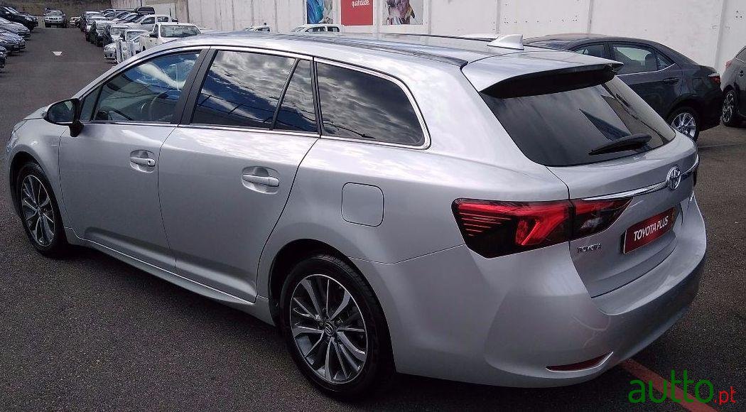 2016' Toyota Avensis photo #2