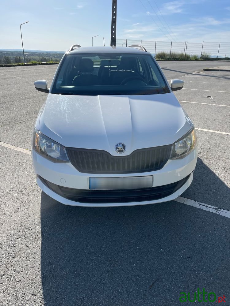 2015' Skoda Fabia Break photo #2