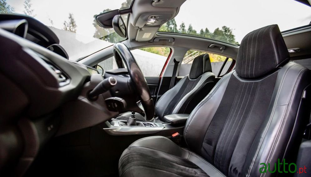 2015' Peugeot 308 Gt Line photo #3