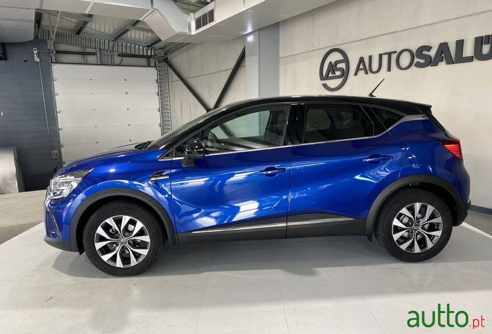 2021' Renault Captur photo #2