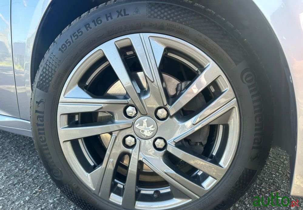 2022' Peugeot 208 photo #3