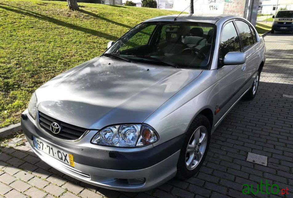 2001' Toyota Avensis 2.0 D4D Sol photo #1