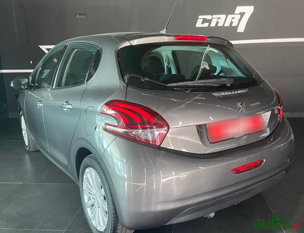 2018' Peugeot 208 1.2 Puretech Allure photo #6