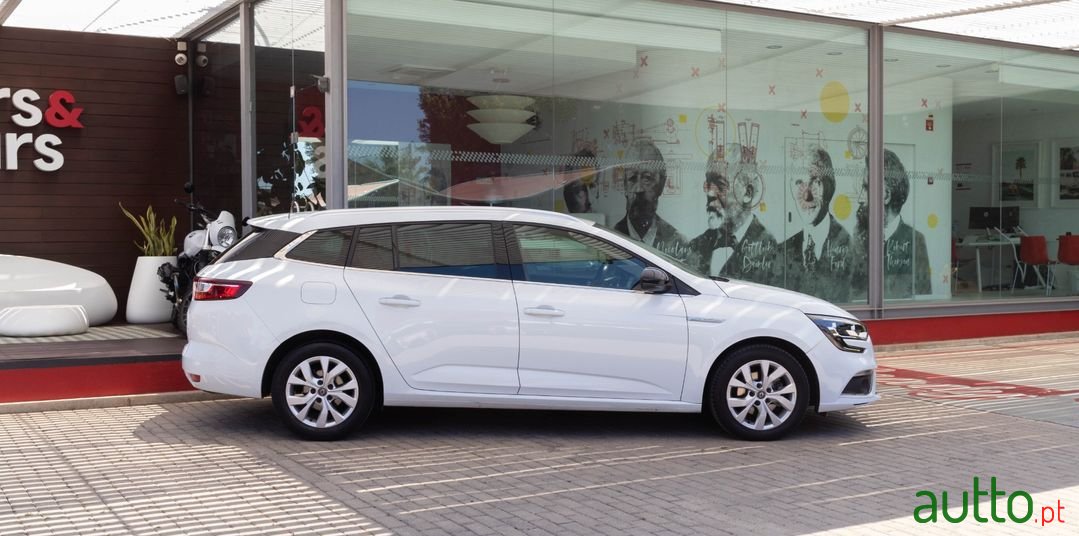2019' Renault Megane Sport Tourer photo #5