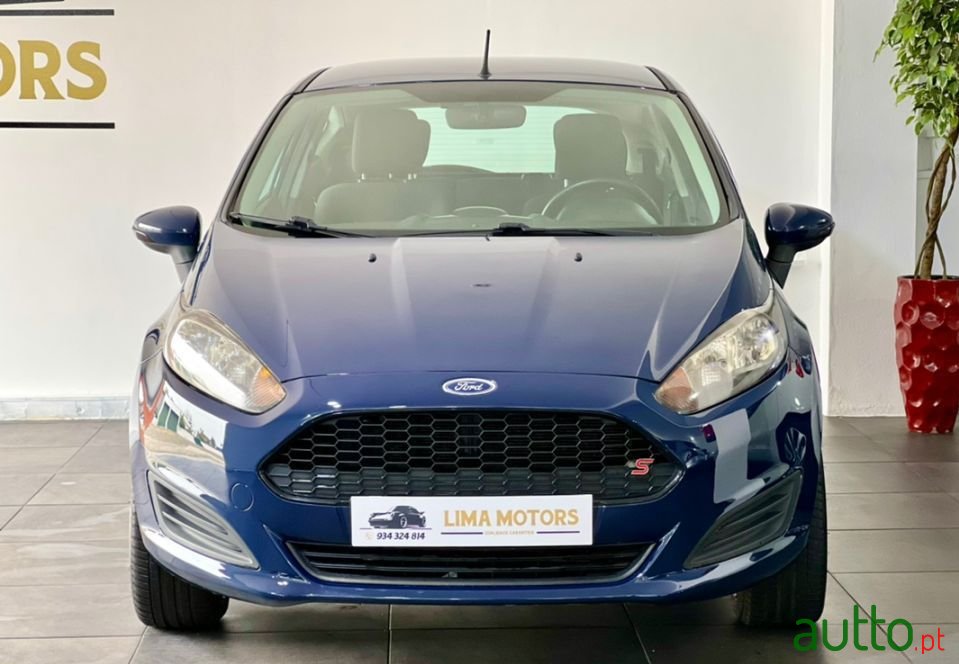 2015' Ford Fiesta photo #2