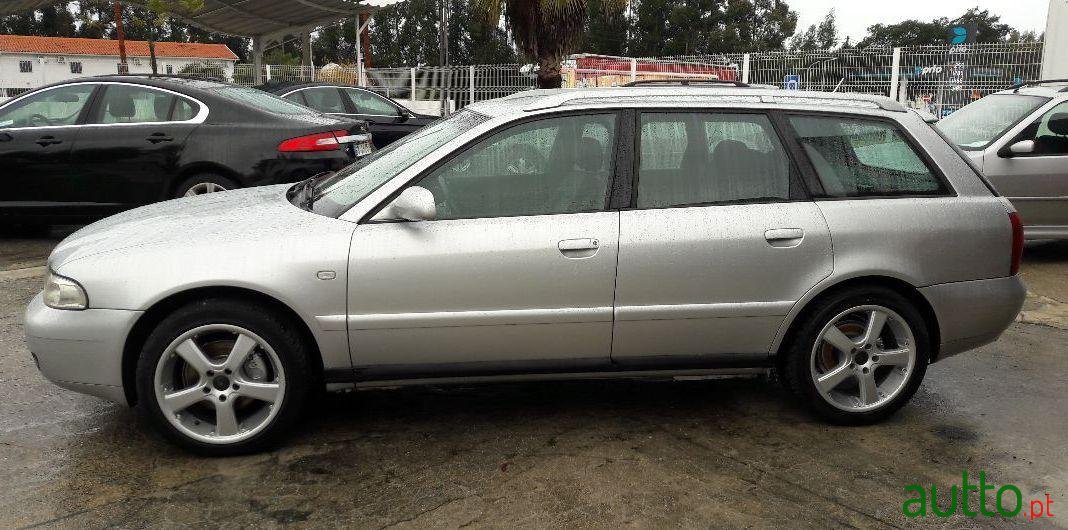 2001' Audi A4 Avant photo #1