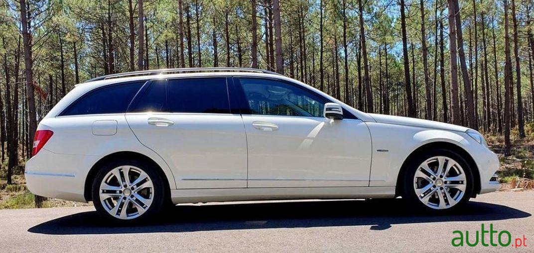 2011' Mercedes-Benz C-220 Avantgard photo #4