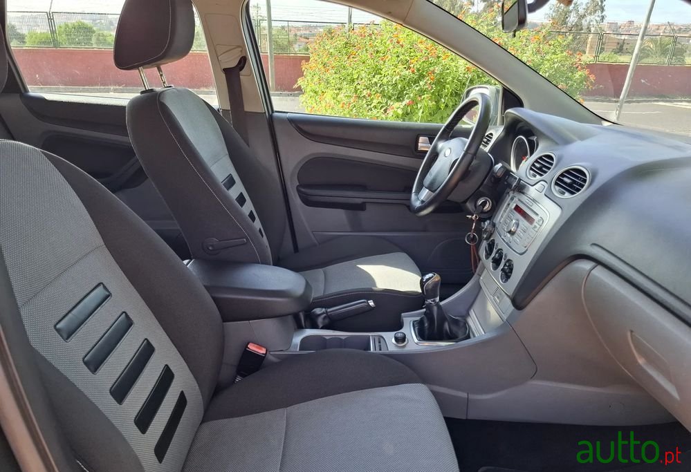 2009' Ford Focus Sw photo #4