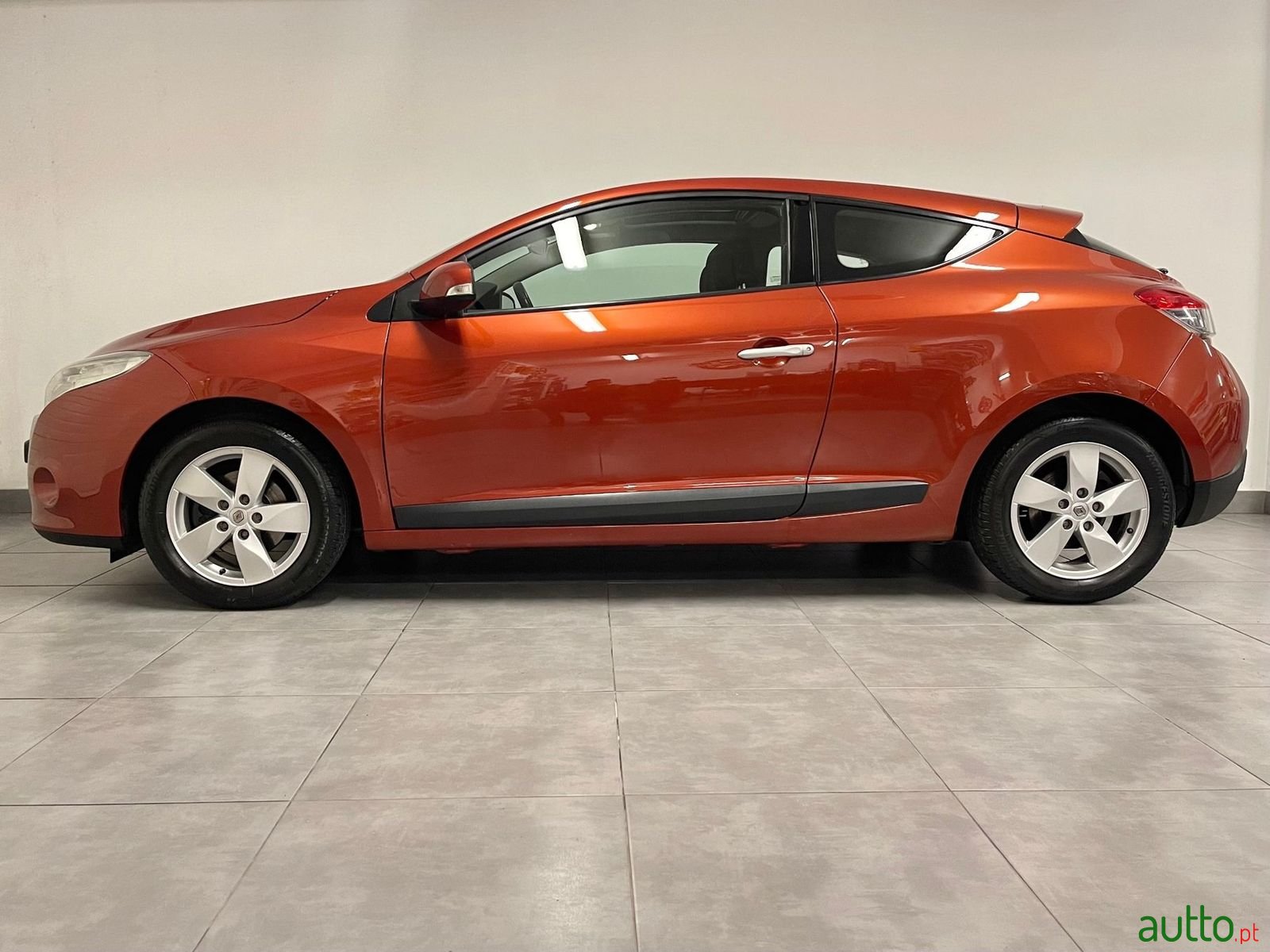 2010' Renault Megane photo #2