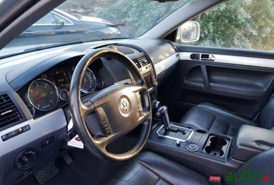 2004' Volkswagen Touareg photo #3