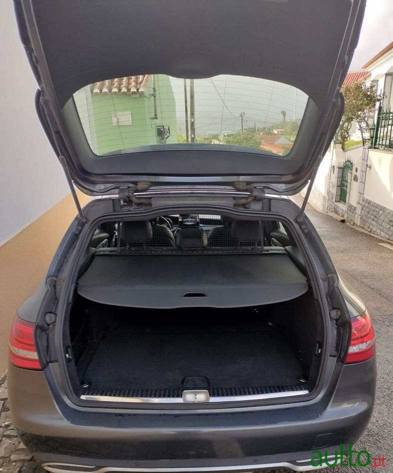 2015' Mercedes-Benz C 200 photo #4