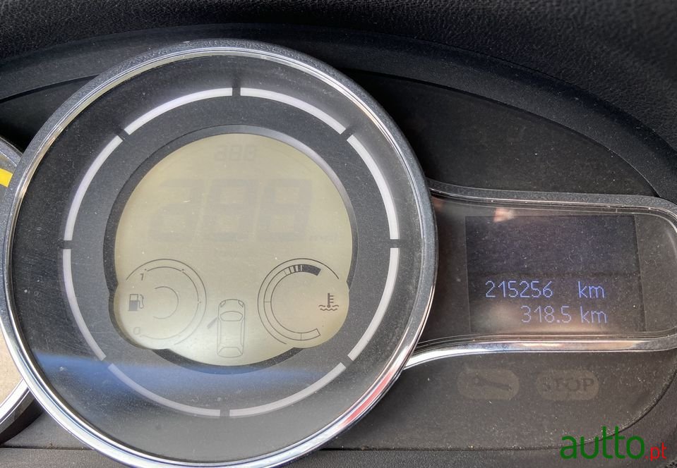 2010' Renault Megane Sport Tourer photo #4