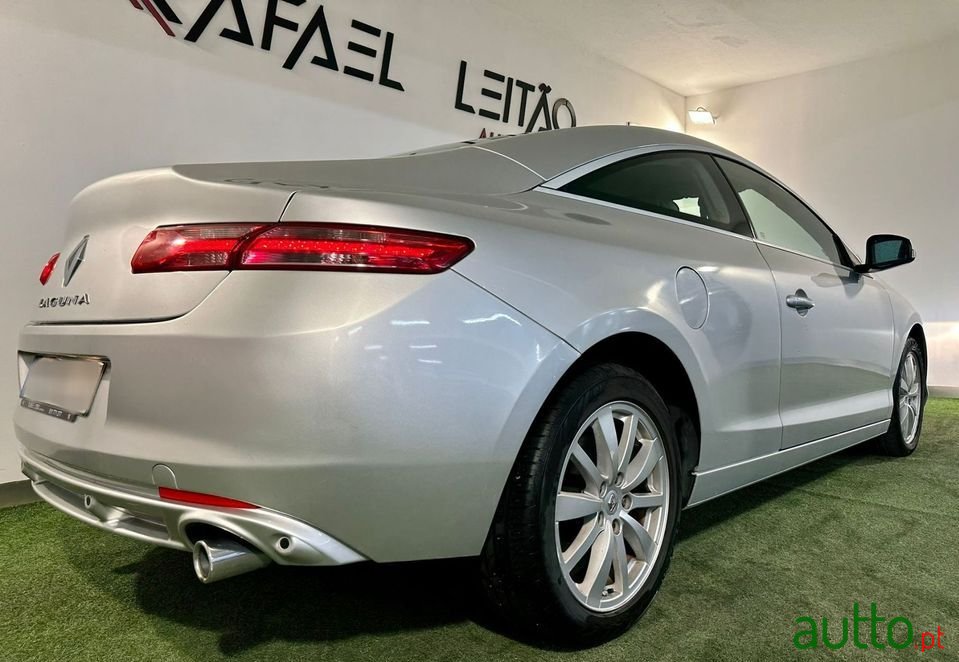 2008' Renault Laguna photo #5