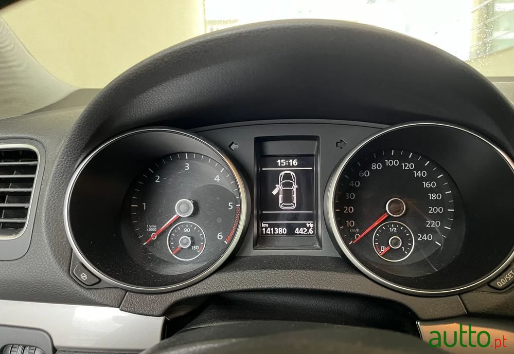 2012' Volkswagen Golf photo #5