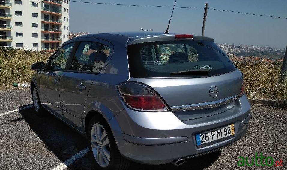 2008' Opel Astra photo #2