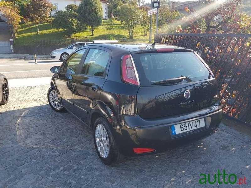 2010' Fiat Punto Evo photo #3