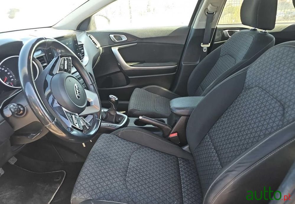 2023' Kia Ceed 1.0 T-Gdi Urban photo #3