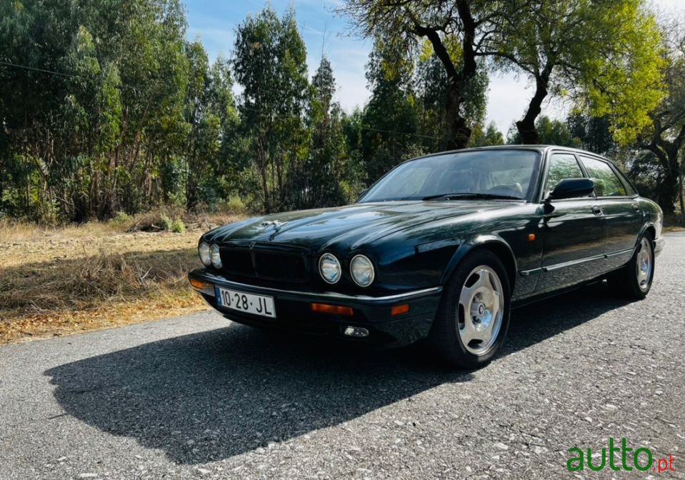 1997' Jaguar XJR photo #3