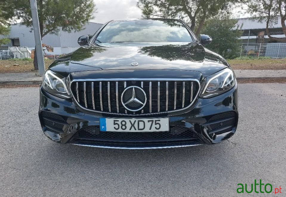 2019' Mercedes-Benz E-300 photo #2