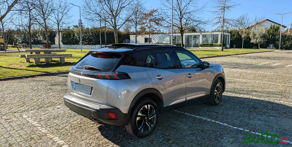 2020' Peugeot 2008 1.5 Bluehdi Gt photo #4