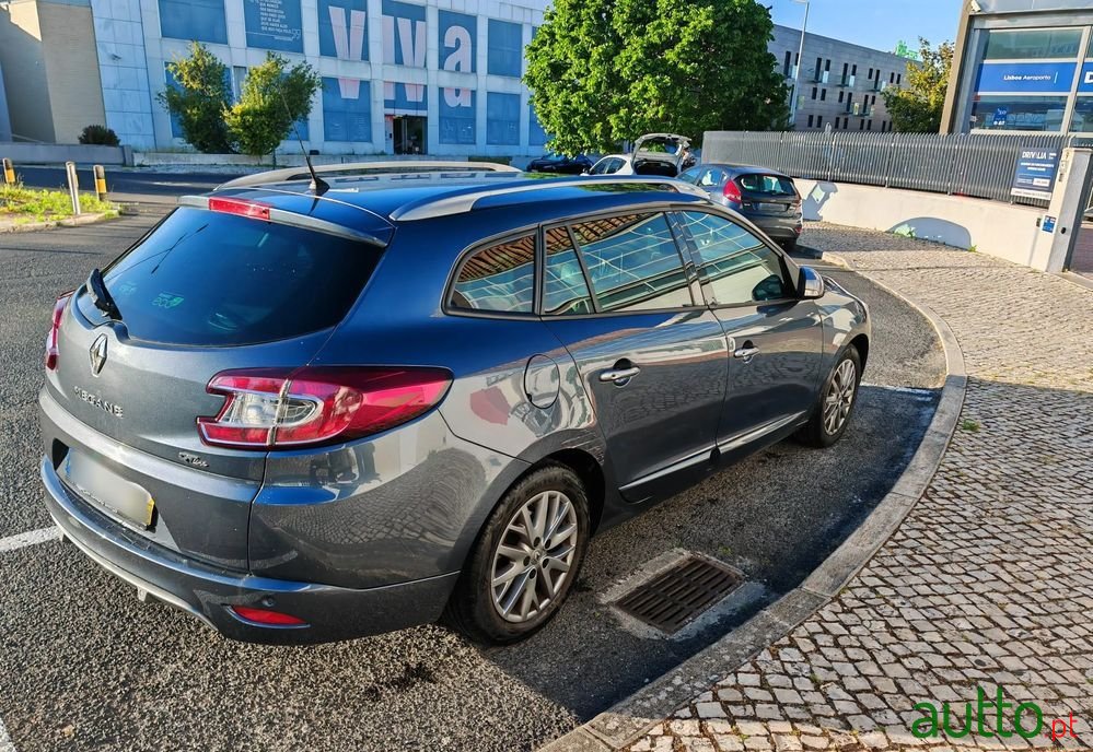 2015' Renault Megane Sport Tourer photo #3