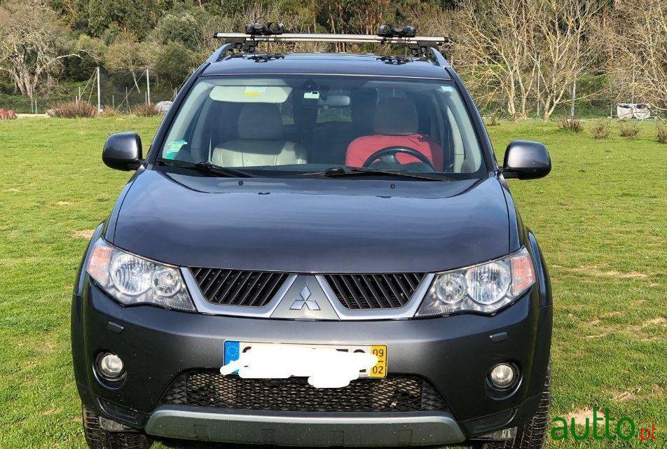 2009' Mitsubishi Outlander photo #3