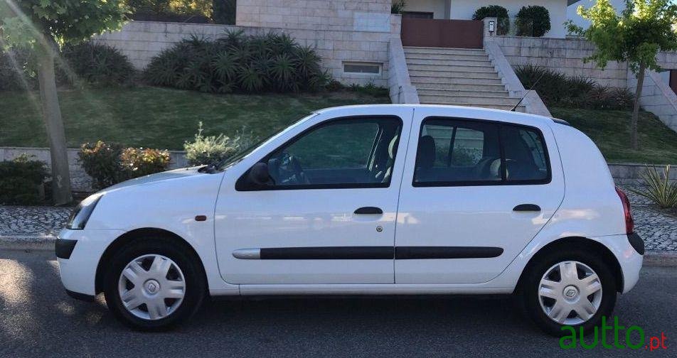 2002' Renault Clio Impecavel photo #2