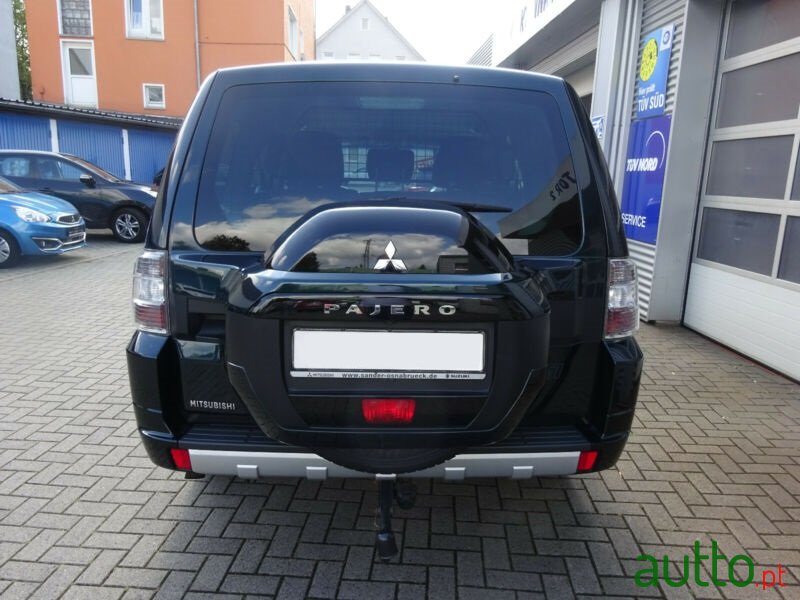 2016' Mitsubishi Pajero photo #4