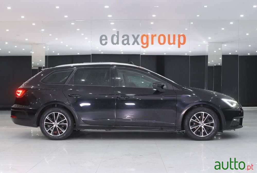 2019' SEAT Leon St photo #2
