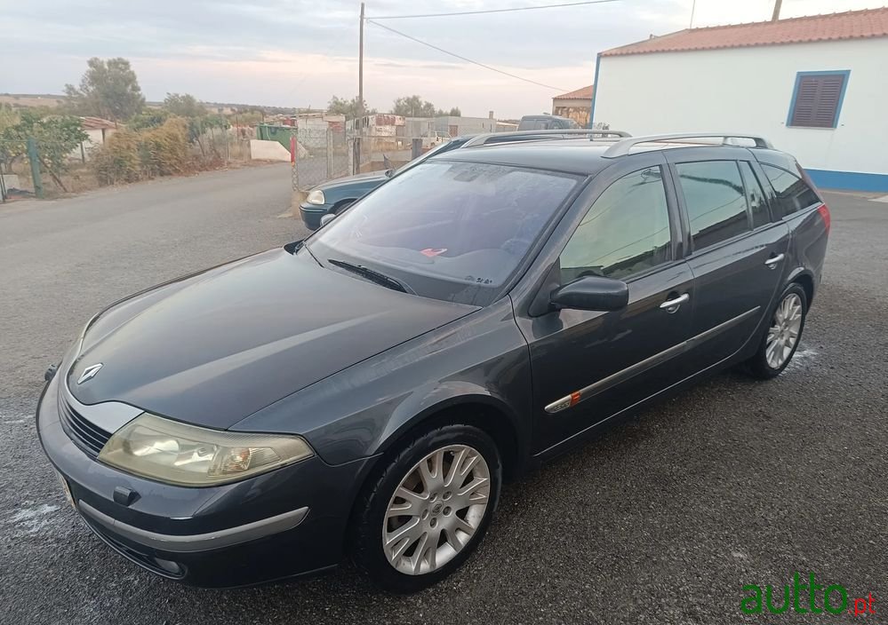 2005' Renault Laguna Break photo #1