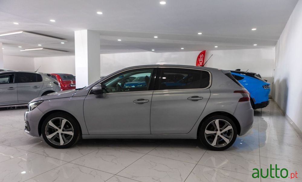 2020' Peugeot 308 photo #2