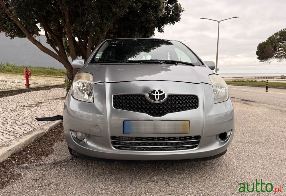 2008' Toyota Yaris photo #2