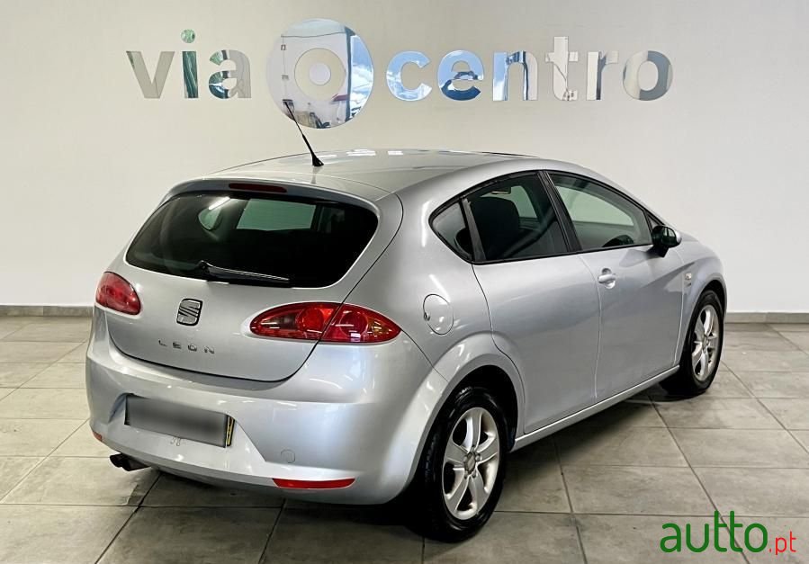 2009' SEAT Leon photo #4