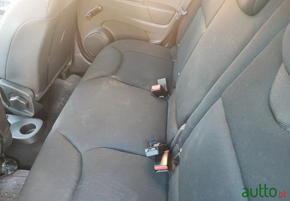 2014' Renault Clio Sport Tourer photo #3