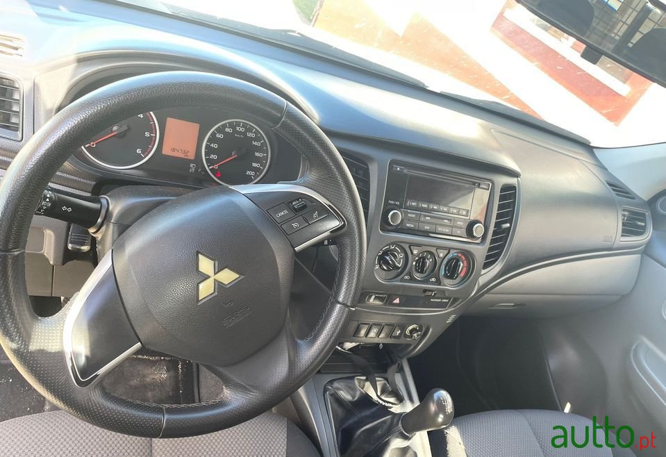 2016' Mitsubishi L200 photo #3