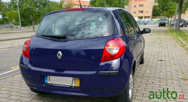 2007' Renault Clio 1.5 Dci photo #1