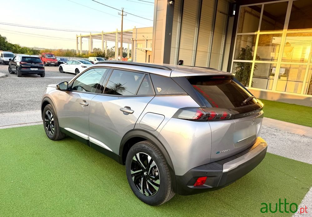 2023' Peugeot e-2008 50 Kwh Allure Pack photo #3