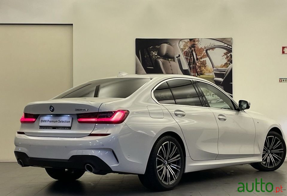 2019' BMW 320 photo #3